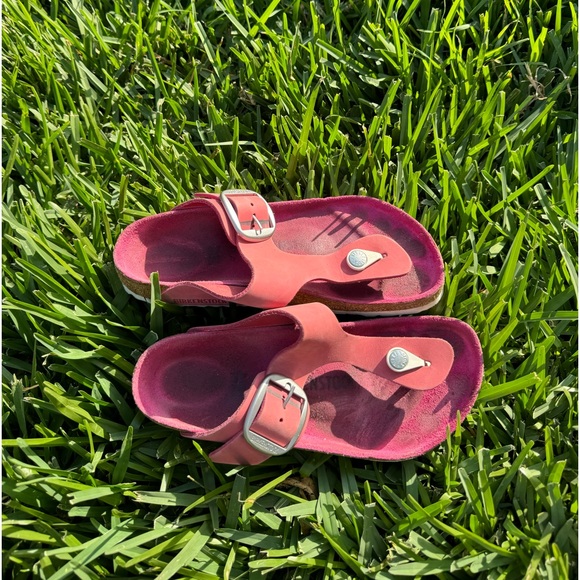 BIRKENSTOCK GIZEH BIG BUCKLE
FUCHSIA TULIP SIZE 37 - Picture 5 of 11